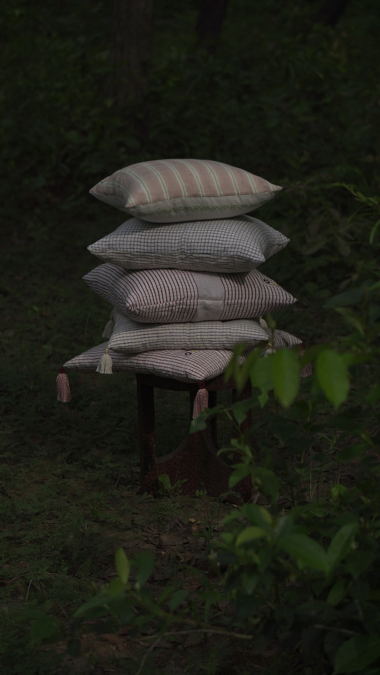 INJIRI DECO CUSHION – Red/Pink