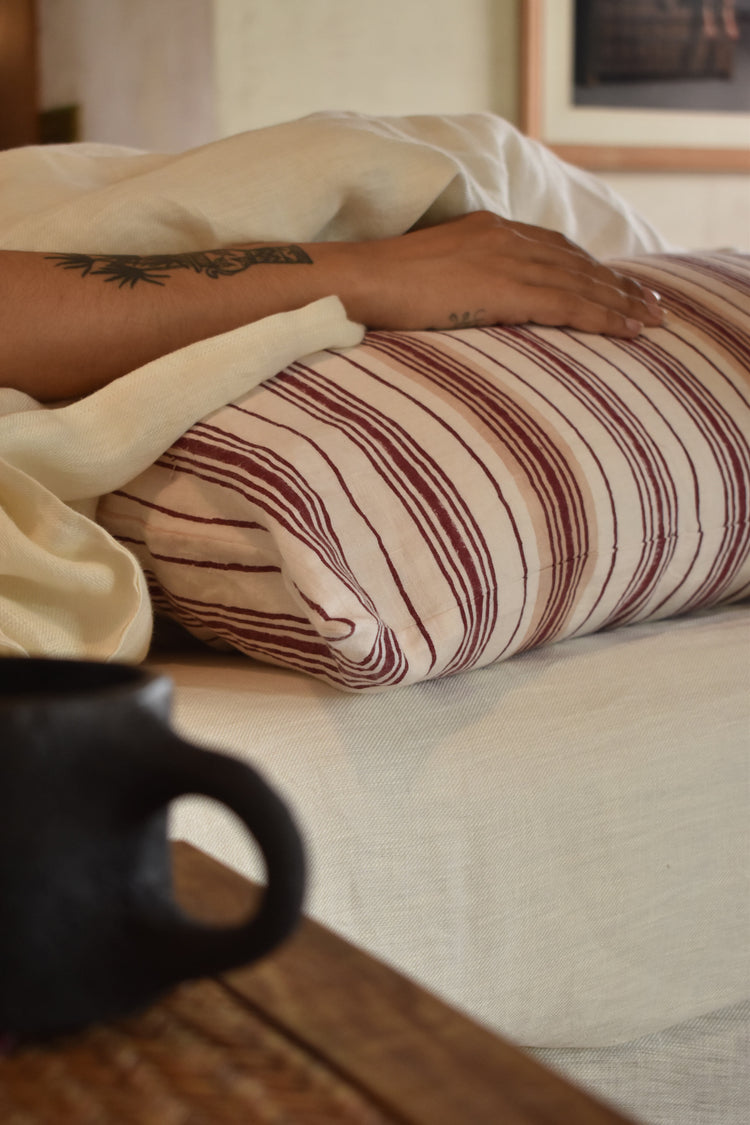 INJIRI LUMBAR CUSHION – White/Pink/Red