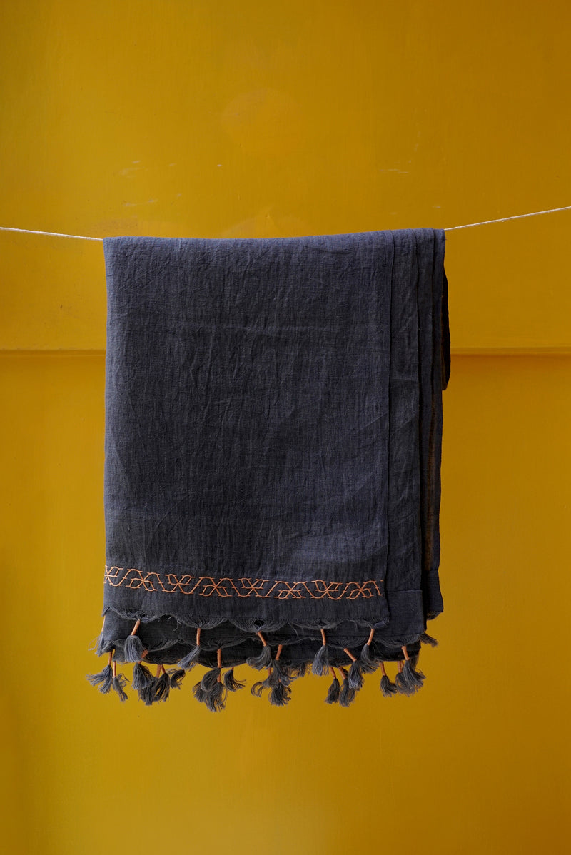 PORA PATA THROW