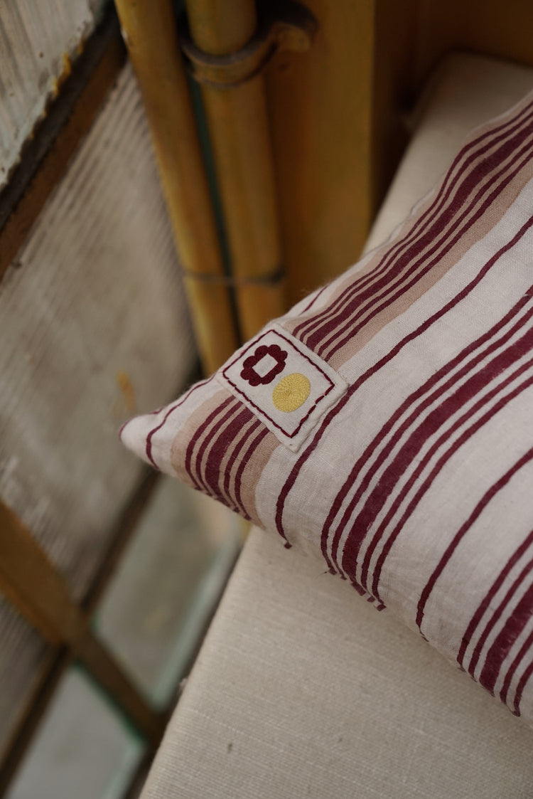 INJIRI LUMBAR CUSHION – White/Pink/Red