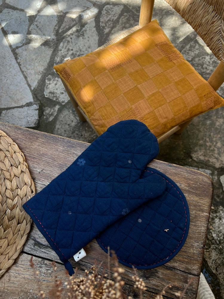 JACINTHE OVEN MITT & TRIVET SET